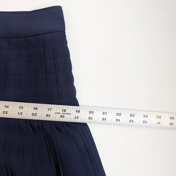 J. Crew Women's Pleated Skirt Size 4 Navy Chiffon Preppy - Picture 4 of 9